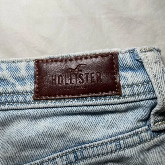 Hollister Button-up High-Waisted Distressed Denim Shorts Size 9 - Picture 4 of 10